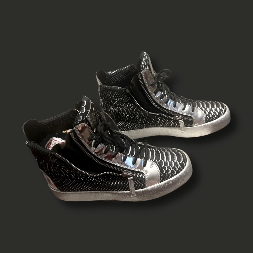 Men’s Giuseppe’s